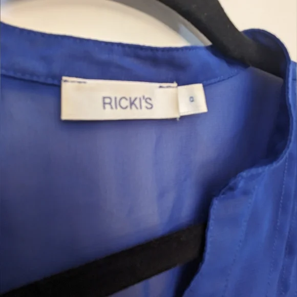 Roll-cuff Sheer Blouse - Picture 3 of 10